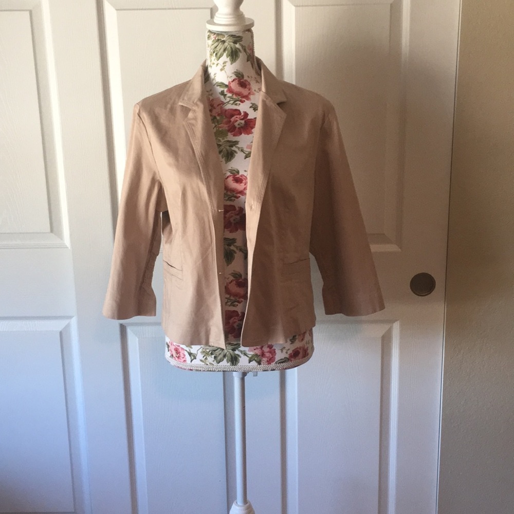 Tan 3/4 sleeve blazer